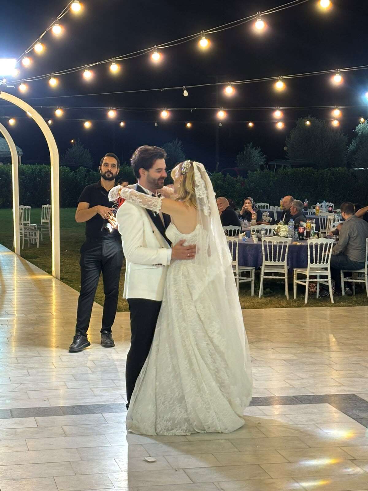 Milaslı Oyuncu Tolga Bengü Ve Seda Keskol Dünya Evine Girdi 1